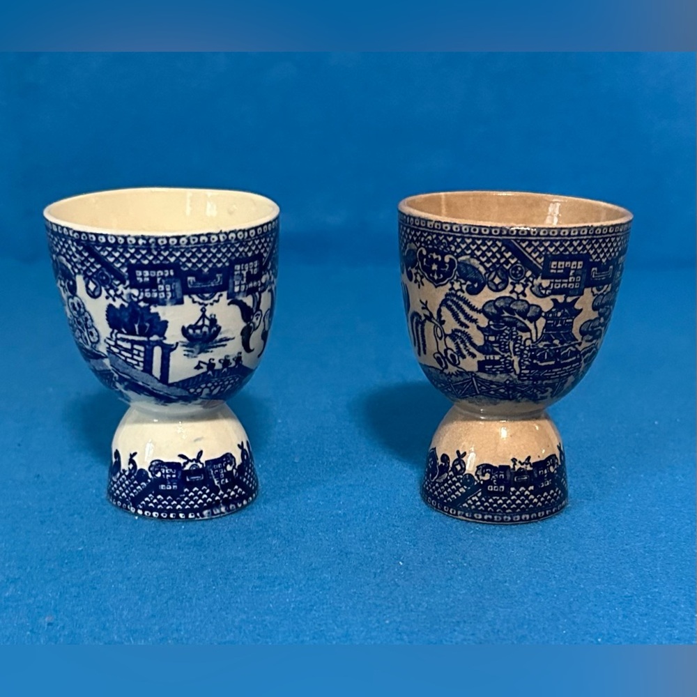 🔥2 VINTAGE BLUE WILLOW DOUBLE EGG CUPS🔥